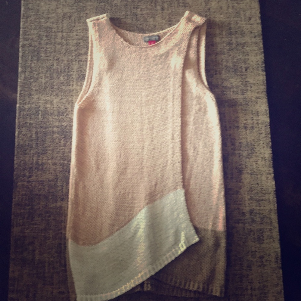Vince Camuto sleeves top
